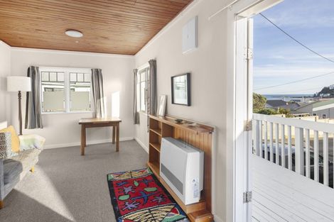 Photo of property in 2 Linwood Way, Island Bay, Wellington, 6023