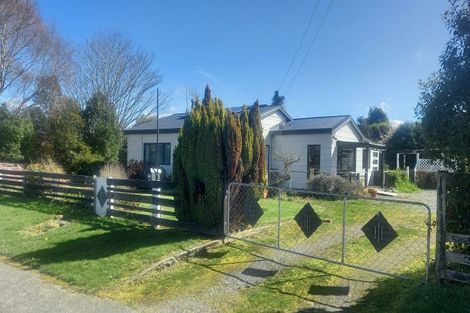 Photo of property in 33 Clifden Highway, Tuatapere, 9620