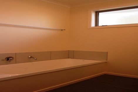 Photo of property in 27 Aniseed Grove, Timberlea, Upper Hutt, 5018