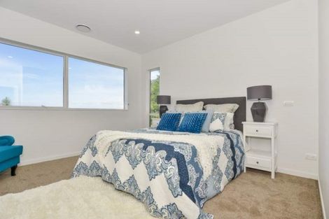 Photo of property in 32 Ngahere Views, Orewa, 0931