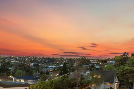 Photo of property in 2/9 Lynngate Place, Hillcrest, Auckland, 0627