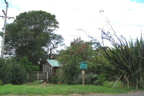 Photo of property in 19 Cory Road, Palm Beach, Waiheke Island, 1081