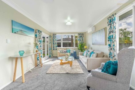 Photo of property in 4 Braeburn Place, Takanini, 2112