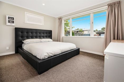 Photo of property in 7 Beazley Place, Glendene, Auckland, 0602