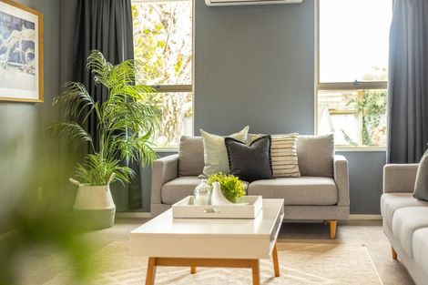 Photo of property in 10 Graham Grove, Waikanae, 5036