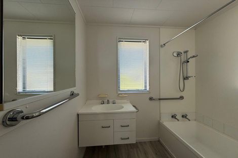 Photo of property in 2 Seaway Road, Clarks Beach, 2122