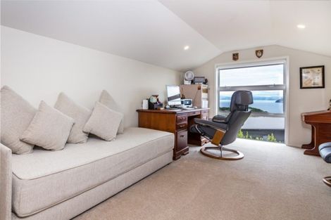 Photo of property in 1 Peregrine Place, Kinloch, Taupo, 3377