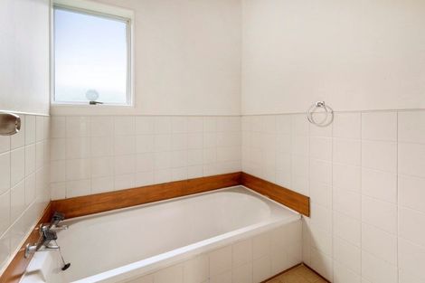 Photo of property in 6 Gloaming Place, Conifer Grove, Takanini, 2112