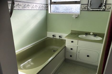 Photo of property in 52 Rhodes Drive, Kelvin Grove, Palmerston North, 4414