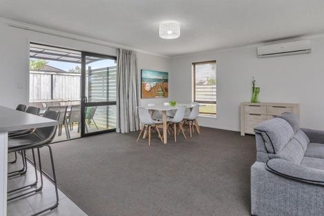 Photo of property in 18 Ocean View Rise, Ruakaka, 0116