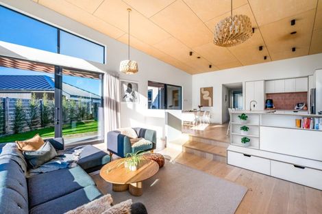 Photo of property in 17 Doug Ledgerwood Drive, Wanaka, 9305