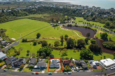 Photo of property in 14 Tarahanga Street, Northcote, Auckland, 0627