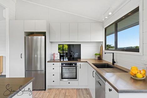 Photo of property in 4 Skelton Crescent, Paparoa, 0571