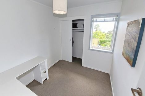 Photo of property in 1/5a Pullum Street, Birkenhead, Auckland, 0626