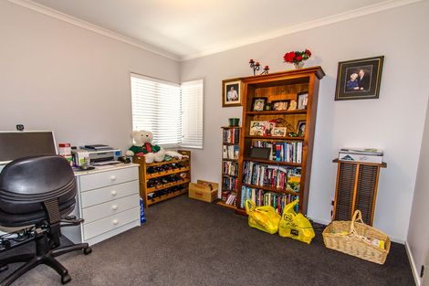 Photo of property in 1 Holyport Close, Fairfield, Dunedin, 9018