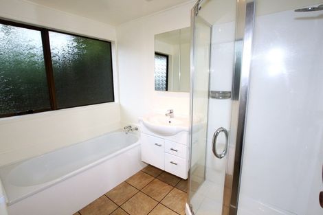 Photo of property in 2/24 Lewis Road, Pakuranga, Auckland, 2010