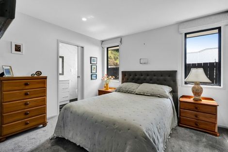 Photo of property in 3 Frederick Place, Whalers Gate, New Plymouth, 4310
