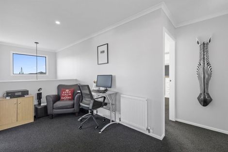 Photo of property in 32 Lanyon Place, Whitby, Porirua, 5024