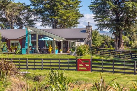 Photo of property in 1 Campbell Drive, Martinborough, 5711