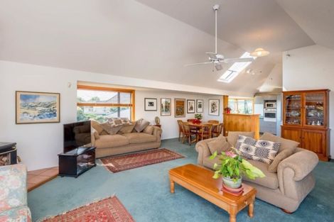 Photo of property in 108 Field Way, Waikanae Beach, Waikanae, 5036