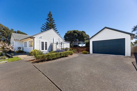 Photo of property in 1 Rosetta Road, Raumati South, Paraparaumu, 5032