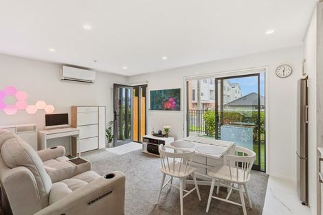Photo of property in 2/19 Karamu Street, Te Atatu Peninsula, Auckland, 0610