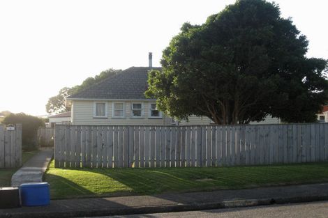 Photo of property in 32 Kapiti Crescent, Titahi Bay, Porirua, 5022