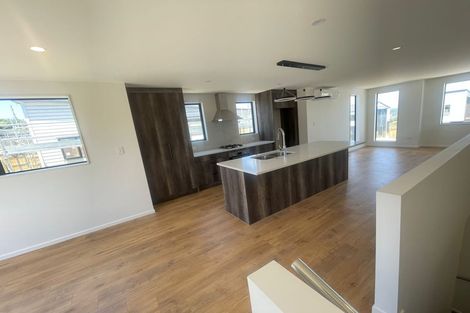 Photo of property in 18b Crestview Rise, Papakura, 2110