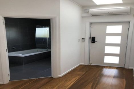 Photo of property in 14 Tiri View Place, Waiake, Auckland, 0630