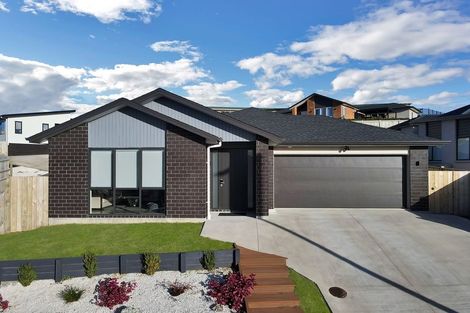 Photo of property in 13 James Elliot Way, Pokeno, 2402