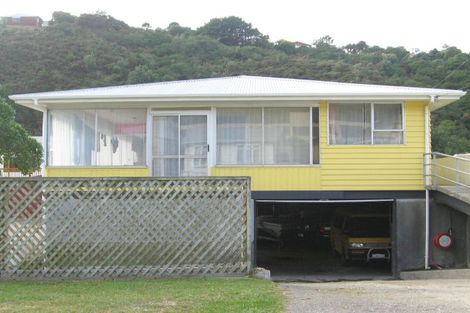 Photo of property in 19 Happy Valley Road, Owhiro Bay, Wellington, 6023