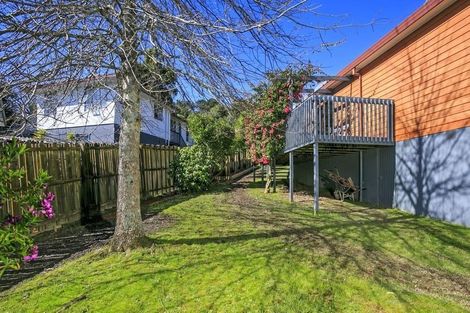 Photo of property in 18 Mallard Place, Unsworth Heights, Auckland, 0632