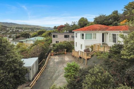 Photo of property in 9 Victory Crescent, Tawa, Wellington, 5028