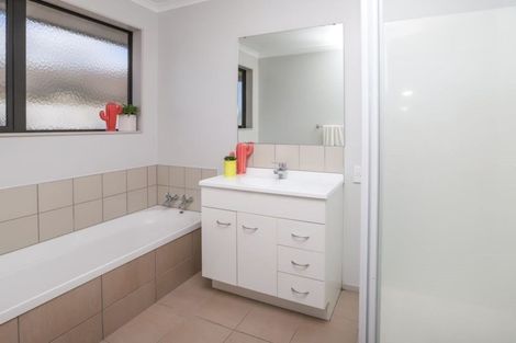 Photo of property in 2 Beckham Close, Grandview Heights, Hamilton, 3200