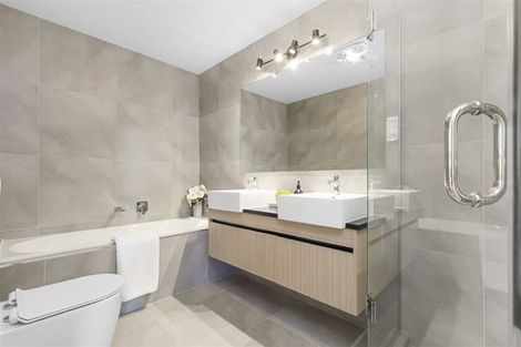 Photo of property in 5 Korari Way, Unsworth Heights, Auckland, 0632