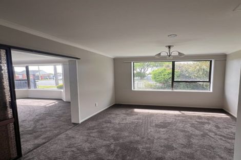 Photo of property in 1/135 Sawyers Arms Road, Northcote, Christchurch, 8052