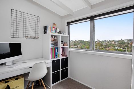 Photo of property in 2/11 Limmer Place, Browns Bay, Auckland, 0632