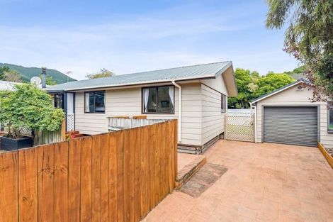 Photo of property in 25 Hookway Grove, Paraparaumu, 5032