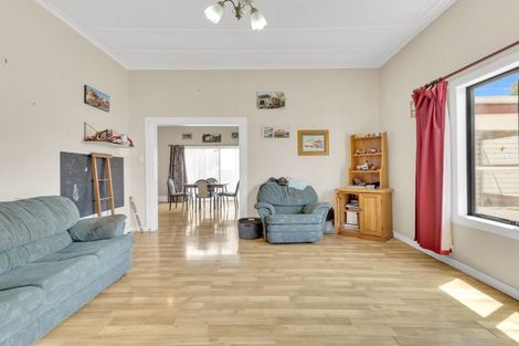 Photo of property in 61 Swinburn Street, Dannevirke, 4930