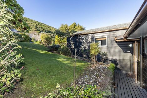 Photo of property in 30a Kakariki Grove, Waikanae, 5036