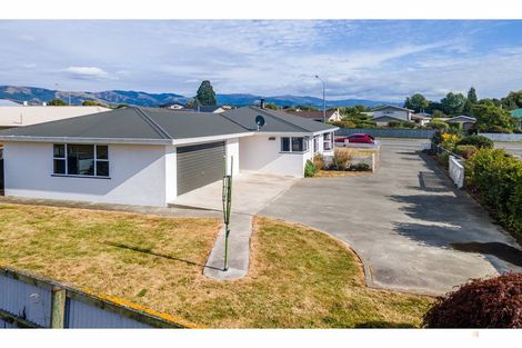 Photo of property in 19 Timaru Road, Waimate, 7924