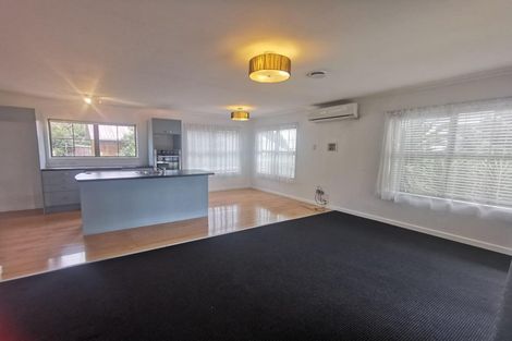 Photo of property in 17 Palmetto Place, Goodwood Heights, Auckland, 2105