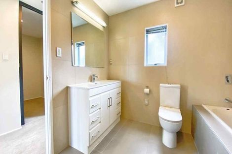 Photo of property in 1/17 Hyde Road, Rothesay Bay, Auckland, 0630