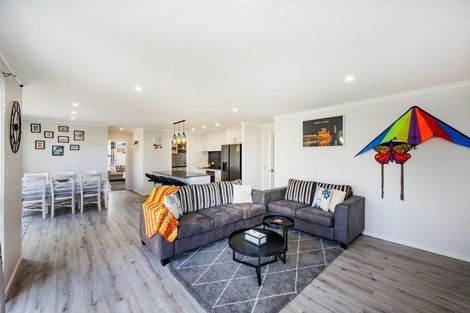 Photo of property in 8 Henty Lane, Marton, 4710