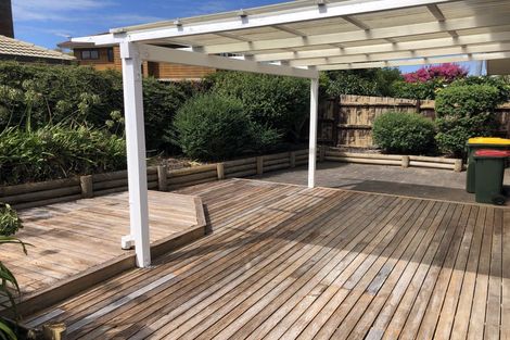 Photo of property in 2/21 Kookaburra Place, Botany Downs, Auckland, 2010