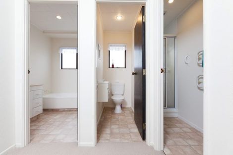 Photo of property in 40 Bayly Road, Moturoa, New Plymouth, 4310