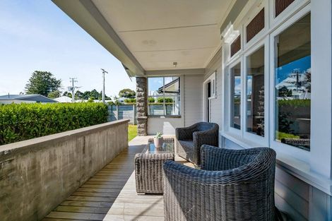 Photo of property in 76 Paynters Avenue, Strandon, New Plymouth, 4312