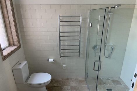 Photo of property in 2 Saint Leonards Road, Hauraki, Auckland, 0622