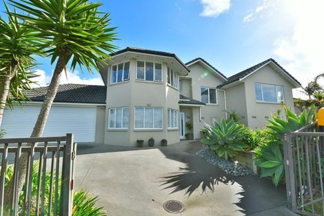 Photo of property in 1/56 Woodlands Crescent, Browns Bay, Auckland, 0630