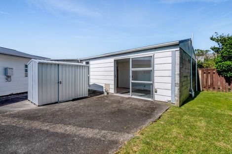 Photo of property in 19 Camellia Avenue, Bell Block, New Plymouth, 4312